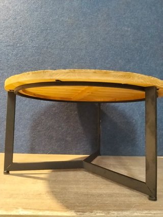 Mesa  de madera, L. 61x61x33,5