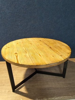 Mesa  de madera, L. 61x61x33,5