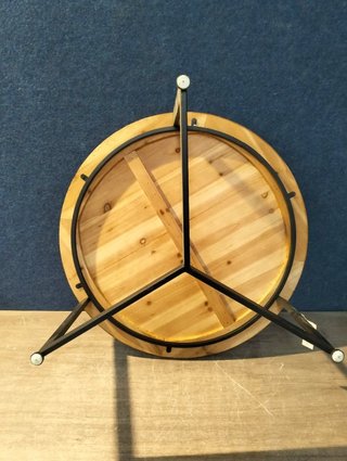 Mesa  de madera, L. 61x61x33,5