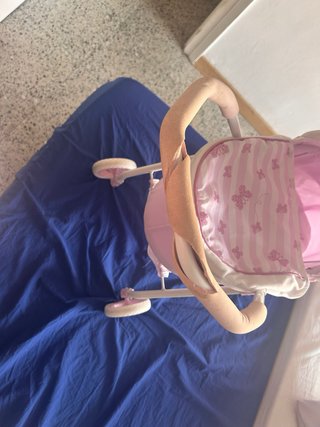 Carrito de muñecas rosa con capota