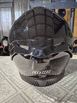Casco UNIK Negro Brillante con Visera Oscura