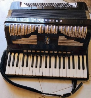 Acordeón Piano ESTRELLA con maleta