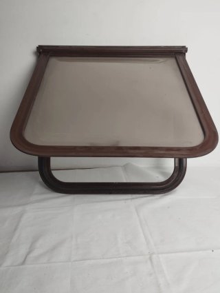 Ventana caravana con marco