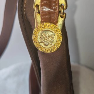 Borsetta Yenko marrone con tracolla regolabile