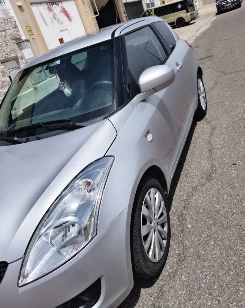 Suzuki Swift 2011 - foto 1