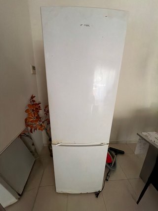 Nevera blanca con congelador