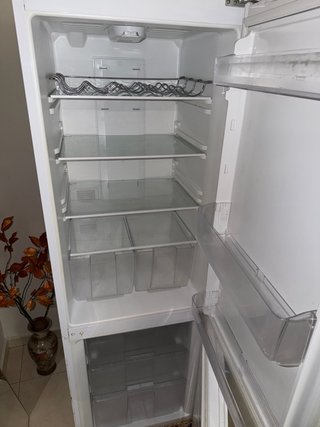 Nevera blanca con congelador