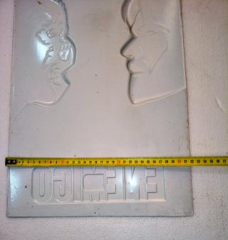 Cartel Plástico Relieve Enemigo Mío