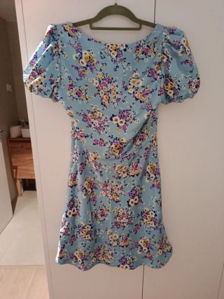 Vestido Zara floral tacto seda Talla M.