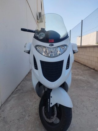 Scooter Kymco 125cc Blanca con cajón