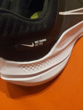 Zapatillas Nike Negras y Blancas