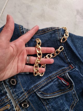 Casaco de ganga com detalhes dourados