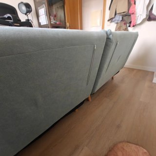 sofás cama azul tela preciosos con patas madera.