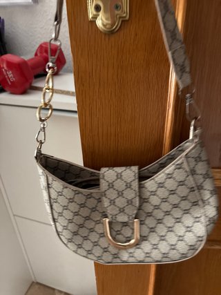 Bolso de hombro nuevo beige y dorado