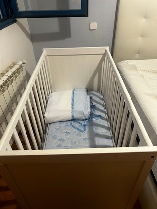 Cuna blanca para bebé