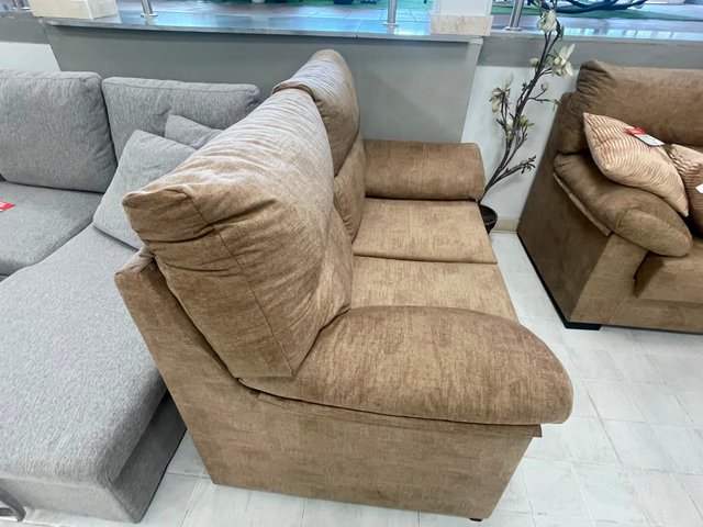 Sofá de 2 plazas en tela beige