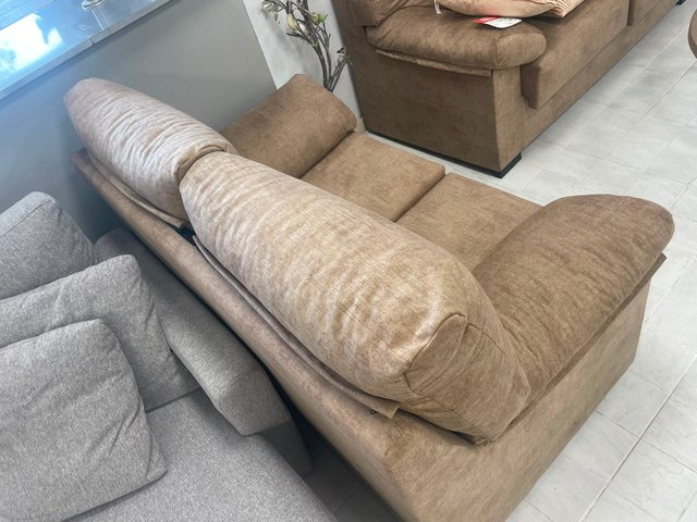 Sofá de 2 plazas en tela beige