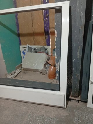 Ventana aluminio Climalit con motor persiana