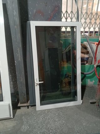 Ventana aluminio Climalit con motor persiana