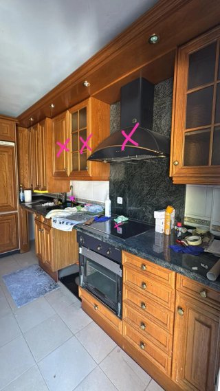 Muebles de cocina y encimera madera y piedra