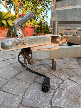 Remolque con estructura metálica