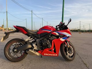 Honda CBR 650R e-clutch Roja