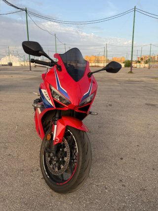 Honda CBR 650R e-clutch Roja