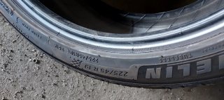 225/45 R19 96W
