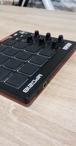 Akai MPD218 Controlador MIDI