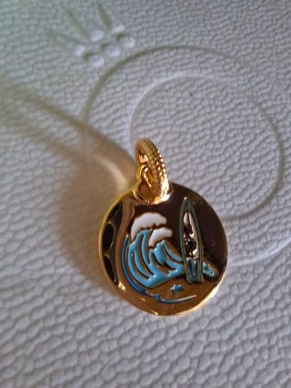 Charm pendente tavola da surf e onda