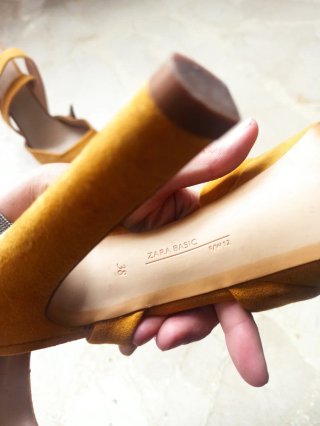 Zapatos de tacón Zara n 38, mostaza, terciopelo