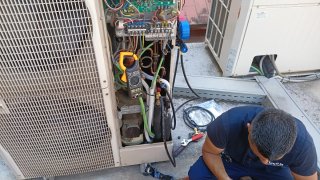 Instalación y reparación de aires acondicionados..