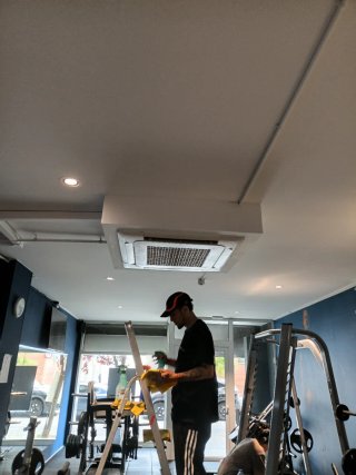 Instalación y reparación de aires acondicionados..