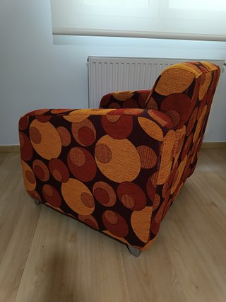 Sillón estampado tela naranja y rojo