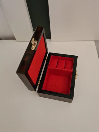 Alhajero o joyero de estilo oriental