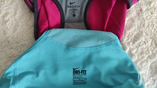 2 Camisetas Deporte Nike Azul T.M y Fucsia T.S
