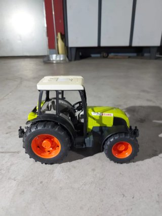 Tractor Bruder Claas Nectis 267 F