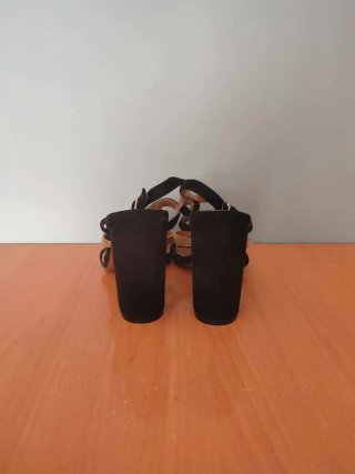 Sandalias tacón negro y beige