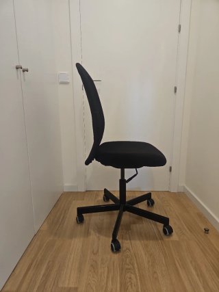 Silla de oficina con ruedas