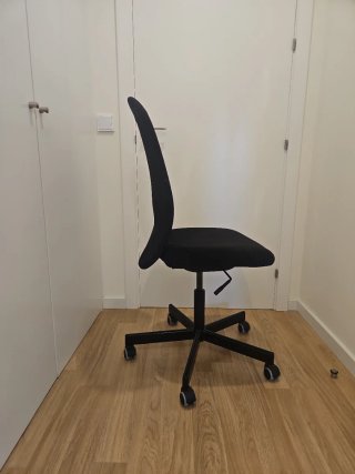 Silla de oficina con ruedas
