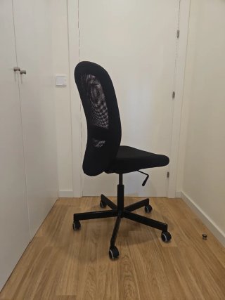 Silla de oficina con ruedas