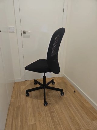 Silla de oficina con ruedas