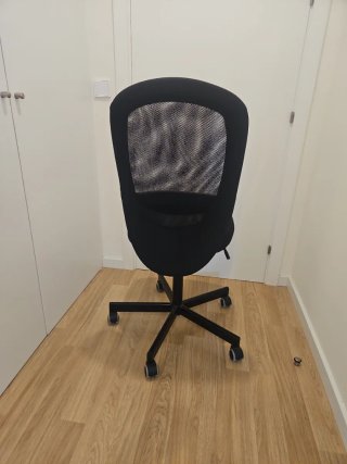 Silla de oficina con ruedas