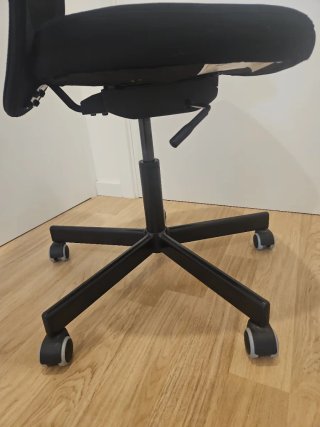 Silla de oficina con ruedas
