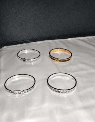 4 Brazaletes Dorados y Plateados