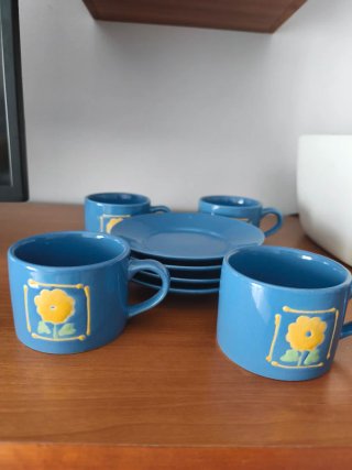 Conjunto 4 tazas y platos café/té flor amarilla