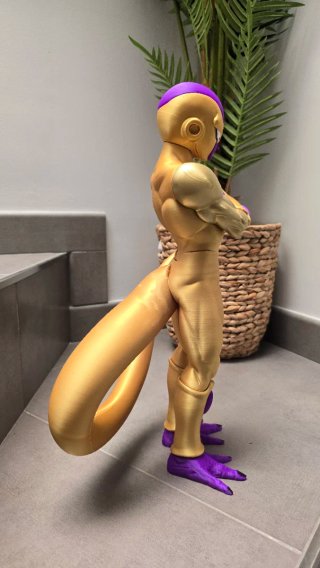 Figura Impresión 3D Golden Frieza DBS