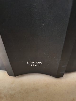 SAI UPS APC 2200i