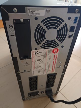 SAI UPS APC 2200i