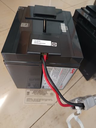 SAI UPS APC 2200i